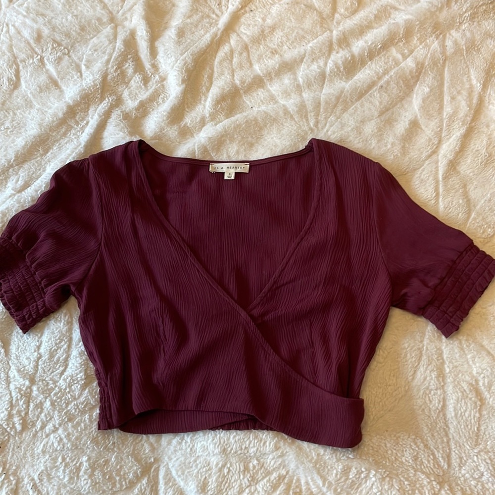 maroon cropped L.A hearts shirt